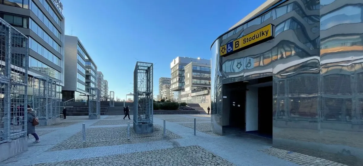 Bydlení na metru zlevňuje. Nejlevněji seženete byt na Černém Mostě